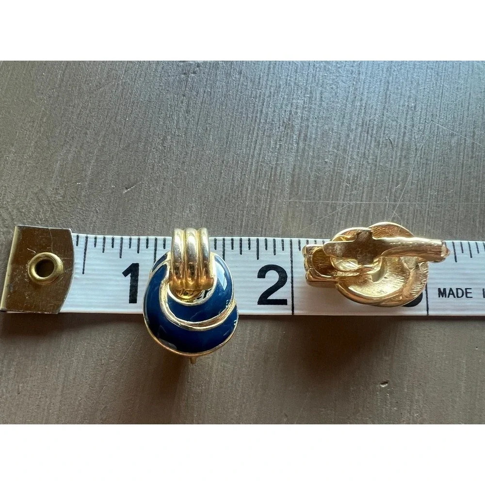 Trifari vintage clip
